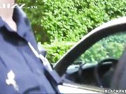 美国女警大白天路边求欢黑人小伙