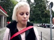 街头汽车内大战金发大奶美人