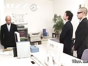 为了升职女职员各种色诱公司领导