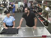 美女警察用美色挑逗我让我上她