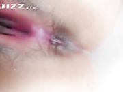 最近很火的技校自慰女在教室里发骚扭屁股抠逼