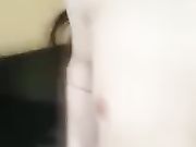 乖女儿吃冰棒要和爸爸玩冰火结果草完被爸爸用大黄瓜爆插