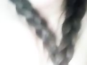 逼逼没长几根毛毛的辫子女主播拿着自拍杆和男友啪啪