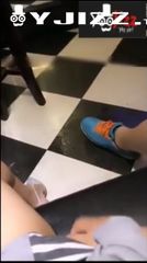 现在的主播花样真多在KTV里直播啪啪还叫粉丝刷礼物2