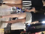 激情大胆偷拍逛夜市的短裙美女 看得我JJ都硬了