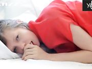 极品模特红色内裤里粉嫩鲍鱼不堪寂寞挤出来透风写真