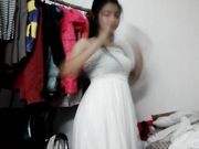 涉世未深年轻小演员为了上镜出名被禽兽导演诱骗脱衣2