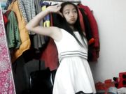 涉世未深年轻小演员为了上镜出名被禽兽导演诱骗脱衣1