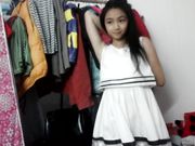 涉世未深年轻小演员为了上镜出名被禽兽导演诱骗脱衣1