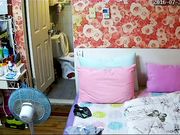 黑客破解家庭摄像头偷拍白领姐姐洗完白白风扇吹身子