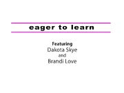 两个美丽的金发女郎 共同伺候大屌男 大奶子一摆一摆的 真诱人