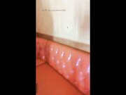 KTV里面跟自己的大姐一起找了两个鸭子玩