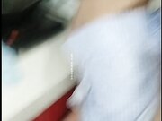 下班看见在做家务的老婆忍不住在厨房后人