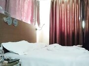 良家小姐姐刷完抖音换上丝袜淫水潺潺抽插