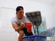 华裔留学生被老外安装振动棒