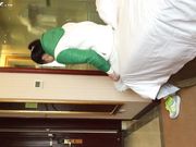 约炮农村小妹偷拍她洗澡