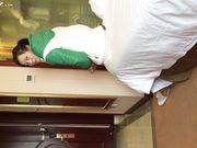 约炮农村小妹偷拍她洗澡