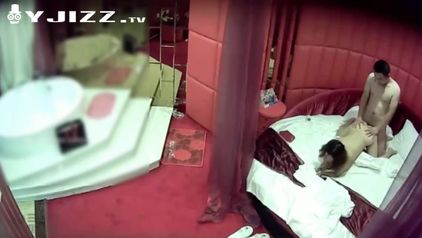 情趣酒店水滴摄像头监控偷拍很会玩的眼镜情侣各种姿势有点重温玉蒲团的感觉