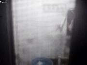 晚上睡不着小区窗外偷窥两个闺蜜洗澡听她俩聊天看着那大奶子下面好胀啊