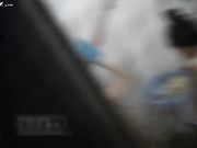 晚上睡不着小区窗外偷窥两个闺蜜洗澡听她俩聊天看着那大奶子下面好胀啊