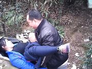 胖哥和野鸡在公园小山上苟合