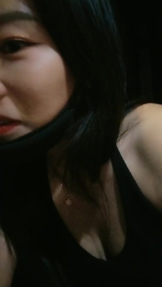 深夜户外偷情口交鸡巴让大哥草了骚逼爆菊花