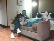 操骚货穿上丝袜撕裆在沙发上操按头深喉后入