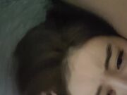 拉起睡的迷迷糊糊的女友就开操 直接把她操醒