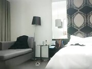 网红脸外围骚货自带黑丝吊带特写深喉骑乘01