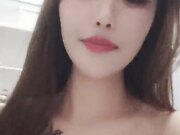 性感美女玩SM绑吊带黑丝项圈口塞吸蛋舔菊