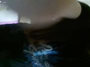 饥渴的少女自己在房间拿根黄瓜插出了高潮