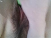 饥渴的少女自己在房间拿根黄瓜插出了高潮