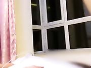 大奶尤物穿着紫色性感情趣内衣和狼友互动