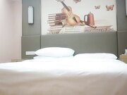 利利坚辛苦深夜激战外围操的妹子瘫软了01