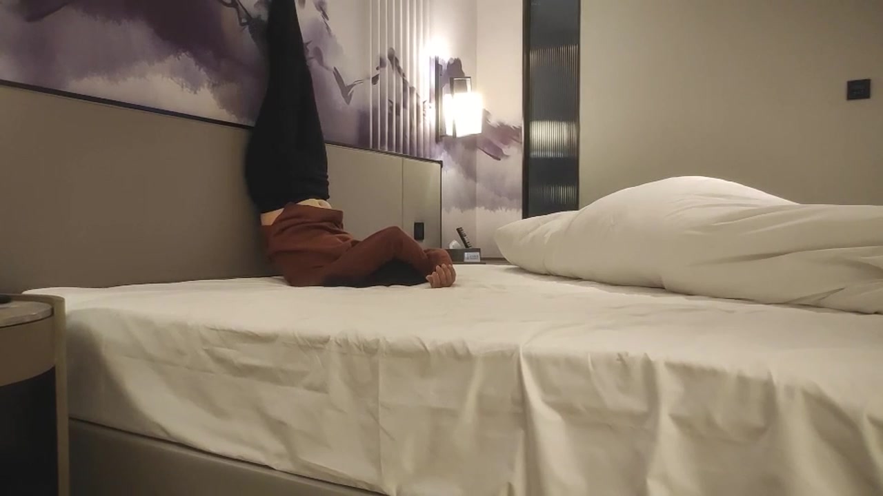 良家人妻勾搭了好久才搞定酒店偷情温柔配合