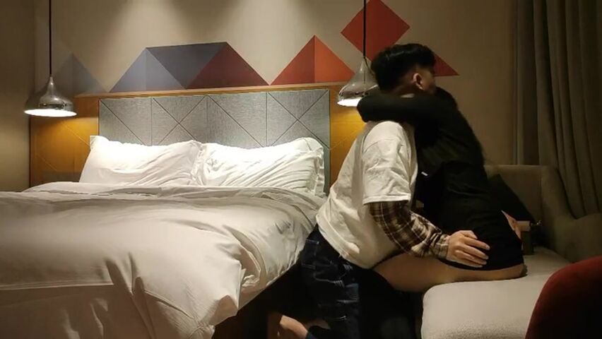 约黑靴包臀裙轻熟女现金支付揉穴爆插小嘴骑乘