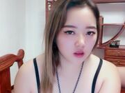 肤白貌美小少妇跟小哥在公司办公桌上激情啪啪 让小哥吃奶玩逼桌子上暴力抽插浪荡呻吟