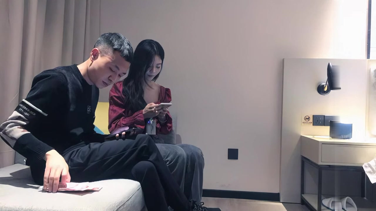 战狼行动探花黄先生上场甜美妹子近距离摸逼口交01