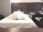 小伙约人妻玩母子乱伦饥渴姐姐满足呻吟震天