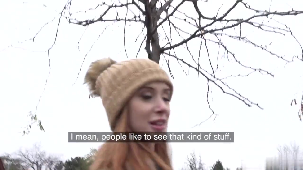 气质女孩迷人连衣裙饱满美乳笑容可人跪下吃粗大鸡巴