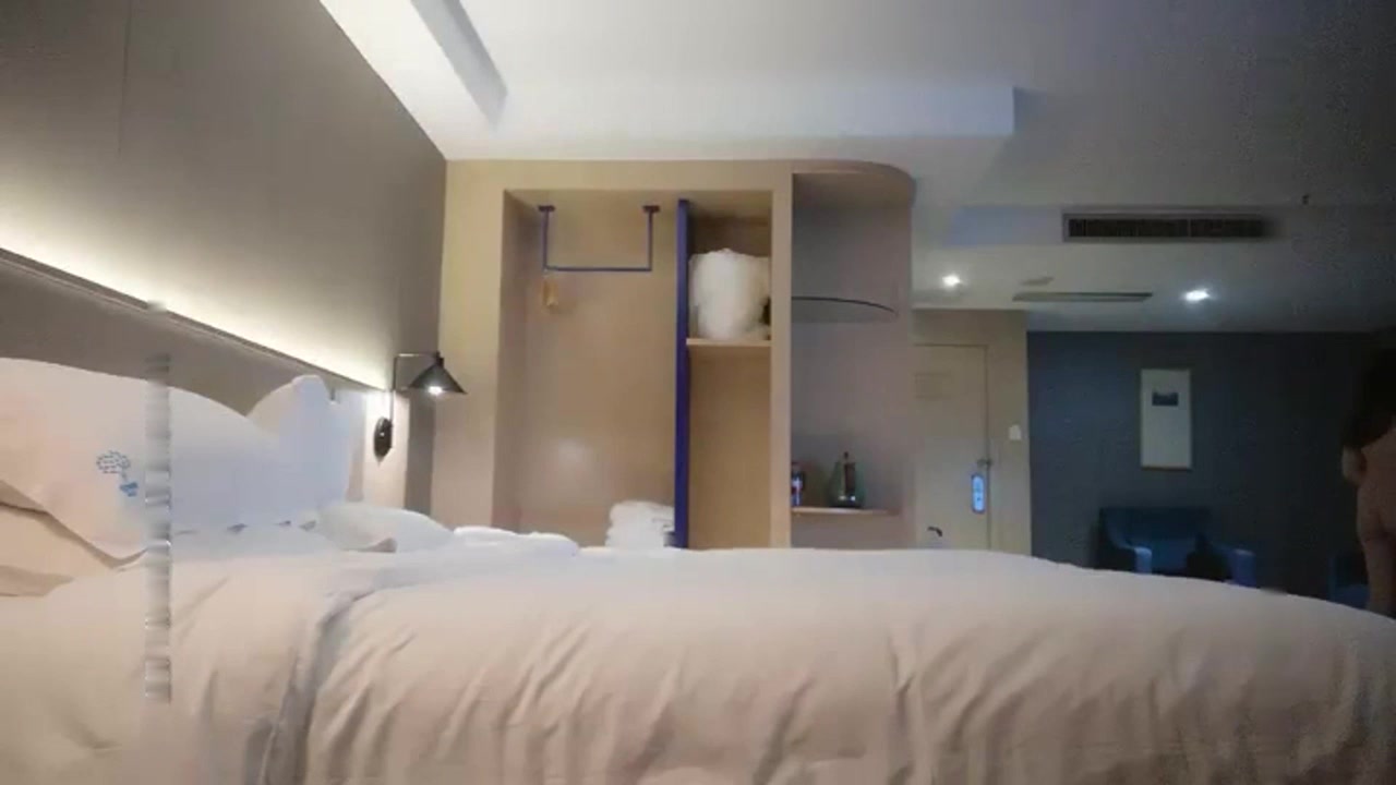 排骨哥高价约172商务嫩模啪啪皮肤骑屁股上操