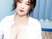 爆乳大白兔从床下草到床上浪叫呻吟01