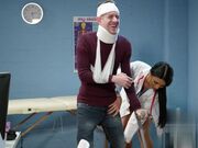 丹尼·D无法抵抗阿妮亚·金斯基湿漉漉的阴部&他的症状神奇地消失了