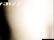 刚见了两次的女孩就成功约炮 宾馆里穿着红肚兜超开放