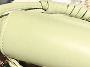 跑车探花酒店约学院兼职妹扑倒床上干