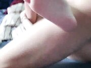 卷发小哥哥和三女多人淫乱多种道具自慰骚穴01