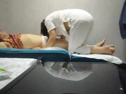 城中村养生馆老板娘偷拍勾引来店里按摩客人