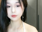 御姐妹子黑丝袜按摩推油安慕希酸奶湿身