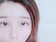 可爱肉嘟嘟的妹子超经典粉色蝴蝶逼