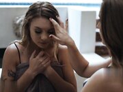 DEEPER LENA逼丈夫在她面前和情人做爱